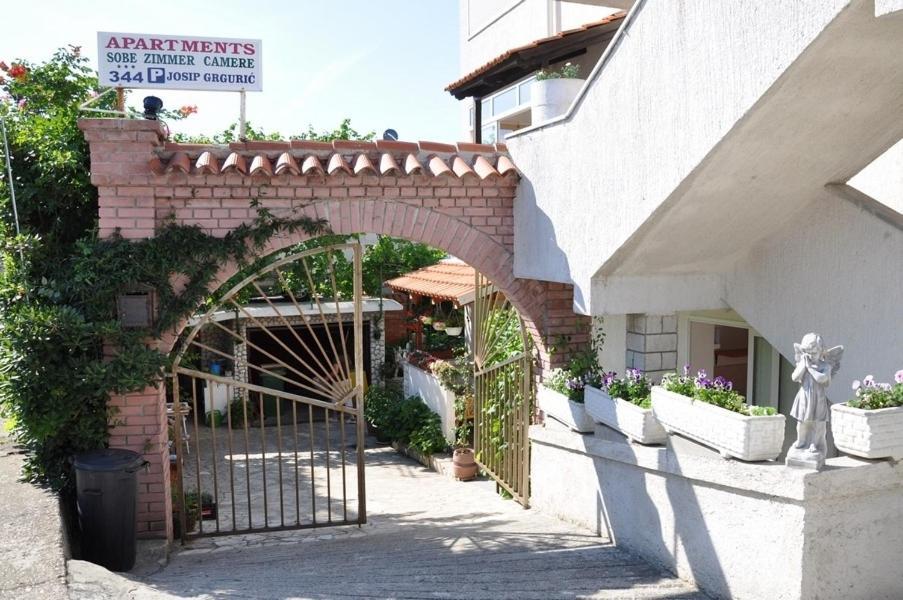 Apartments Josip 라브 외부 사진